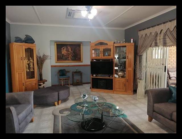 4 BEDROOM HOUSE FOR SALE IN MEER EN SEE